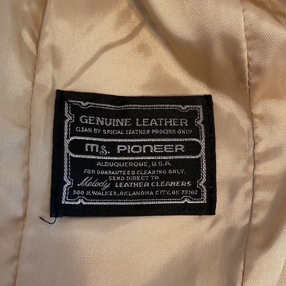 Vintage Ms. Pioneer Corduroy and Leather Jacket. - Picture 4 of 11